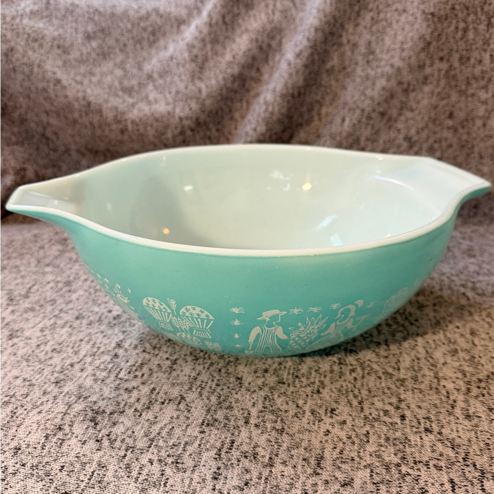 Vintage Pyrex Amish Butterprint 444 Cinderella Mixing Bowl Turquoise 4 QT